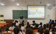 校纪委书记曹灯明为公司本科生上思想政治课